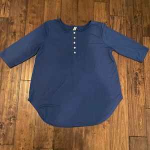 💙NWOT soft button top Zenana Premium brand💙